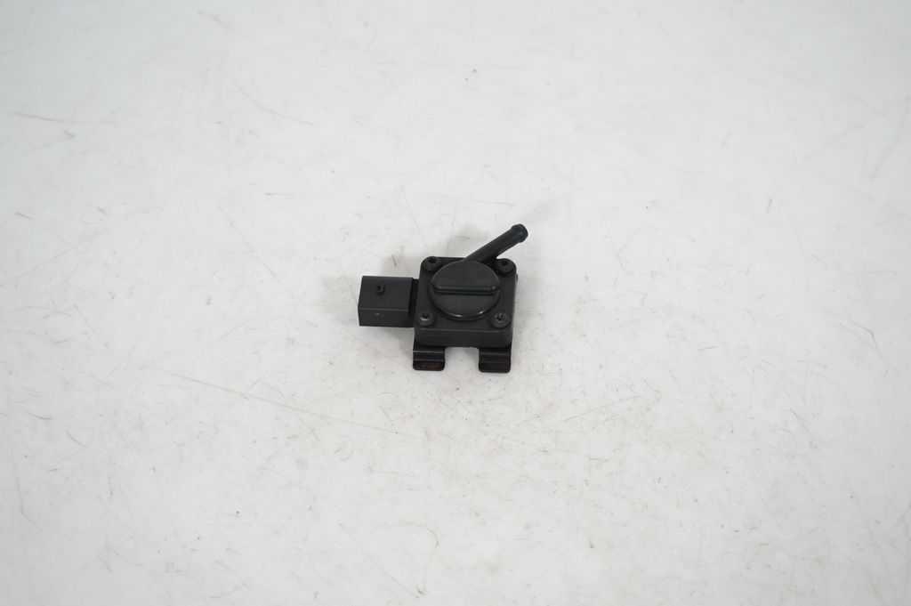 Exhaust gas pressure sensor (4)
