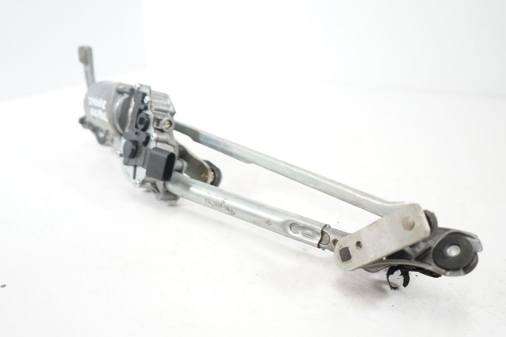 Front wiper linkage and motor (6)