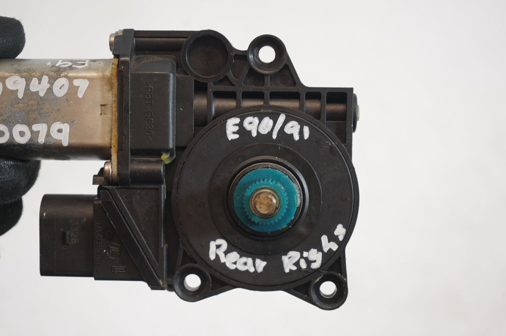 Rear door window regulator with motor (7)