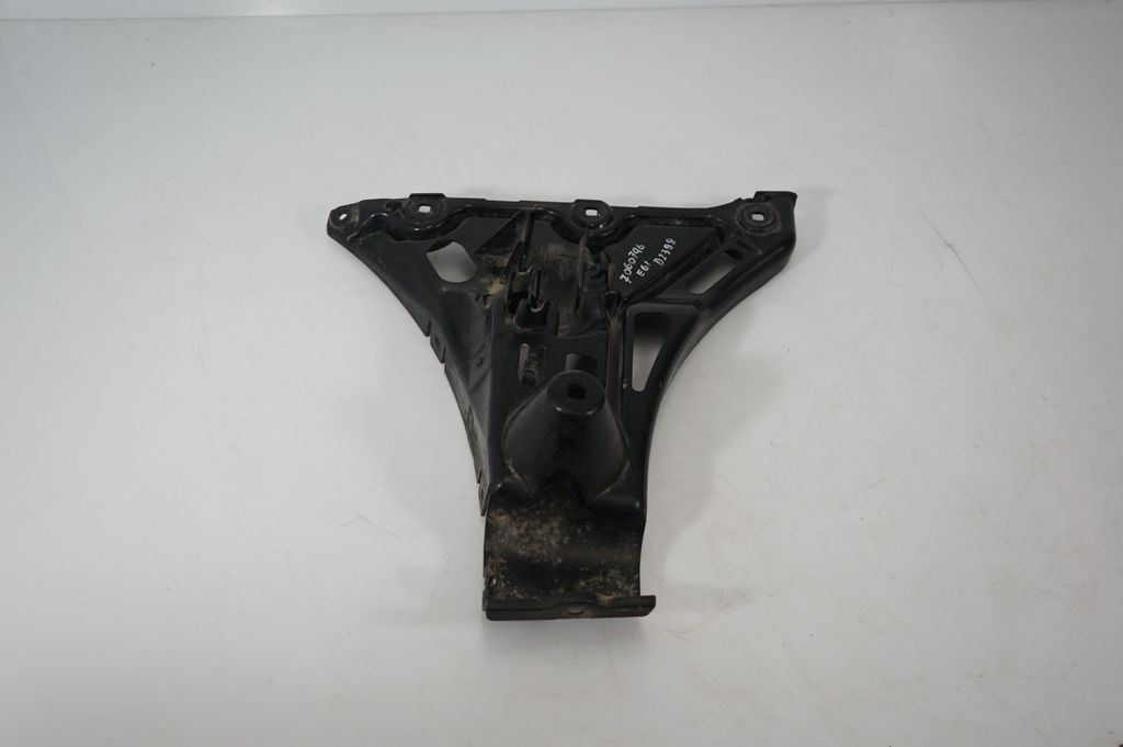 Rear bumper mounting bracket (5)