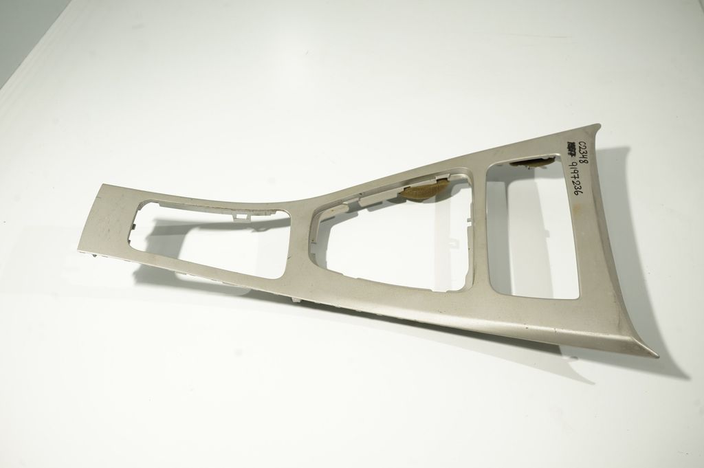 Radio/CD/DVD/GPS head unit (4)