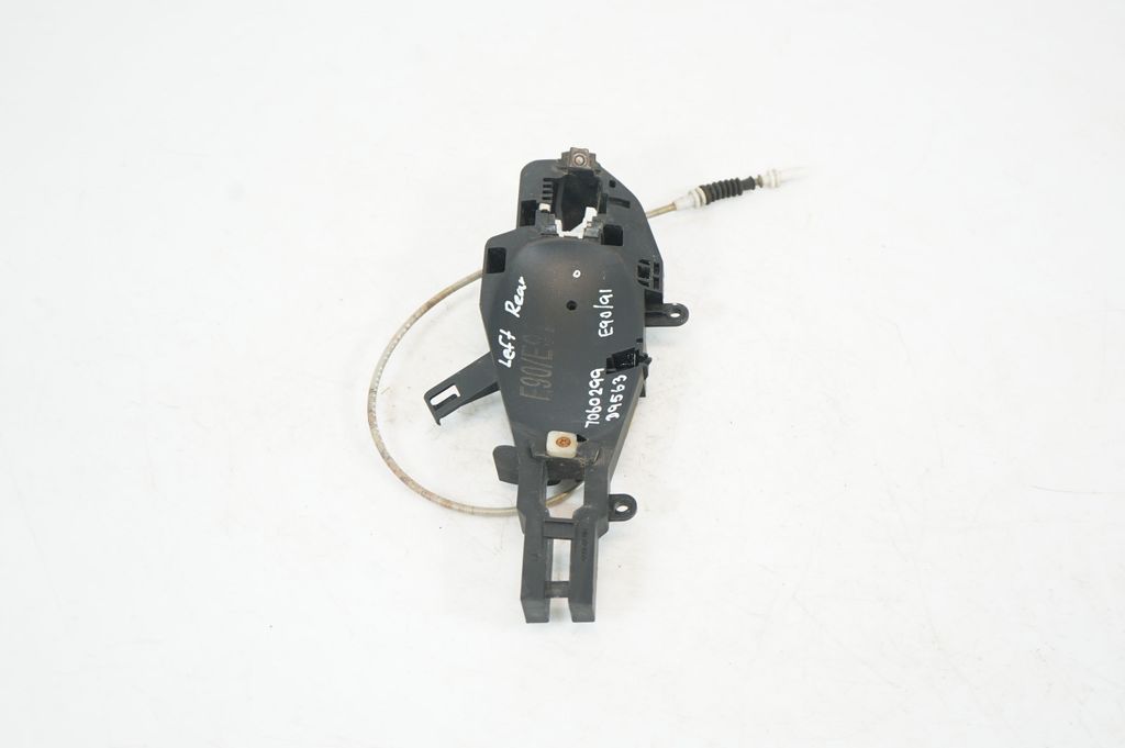 Rear door exterior handle/bracket (4)