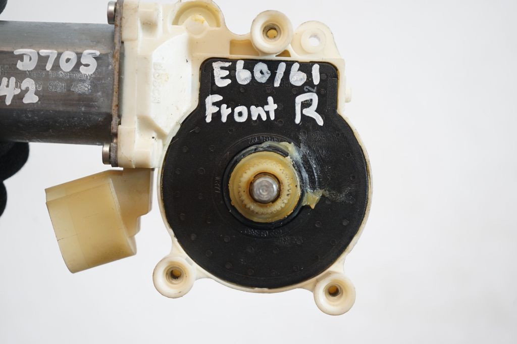 Front door window regulator with motor (7)