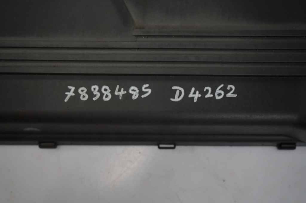 Engine cover (trim) (8)