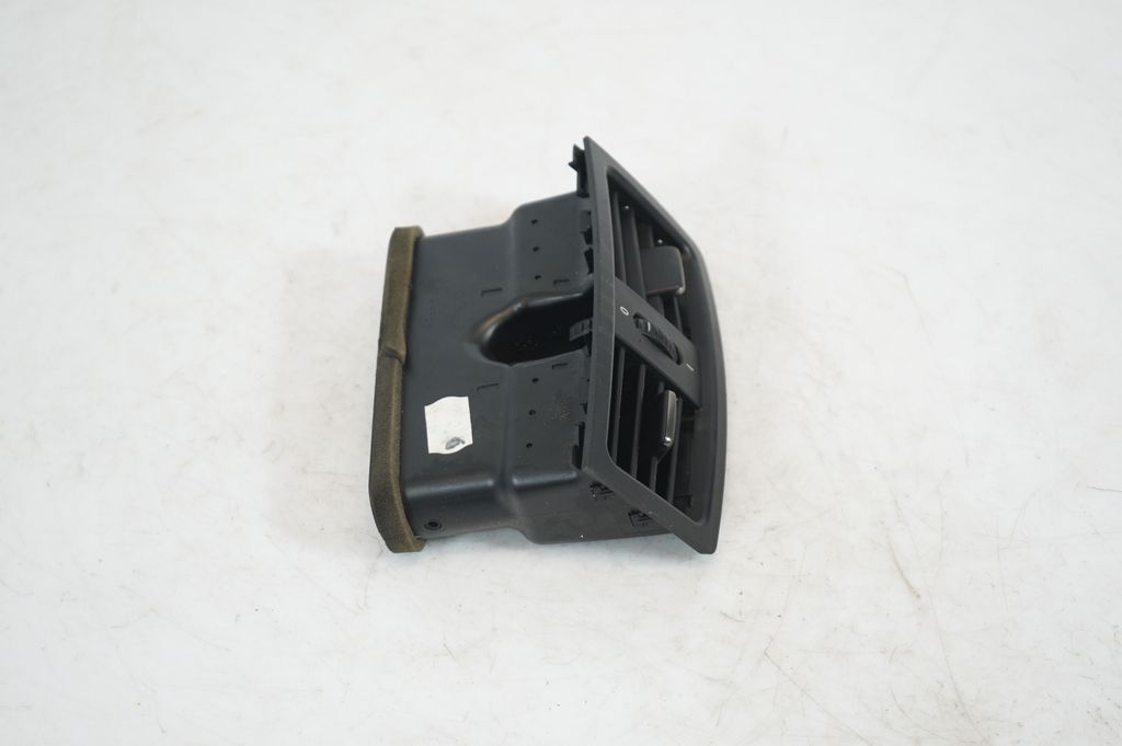 Rear air vent grill (4)