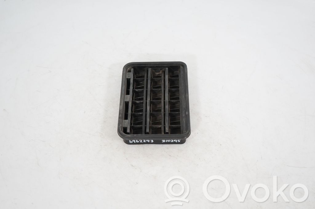 Quarter panel pressure vent (4)