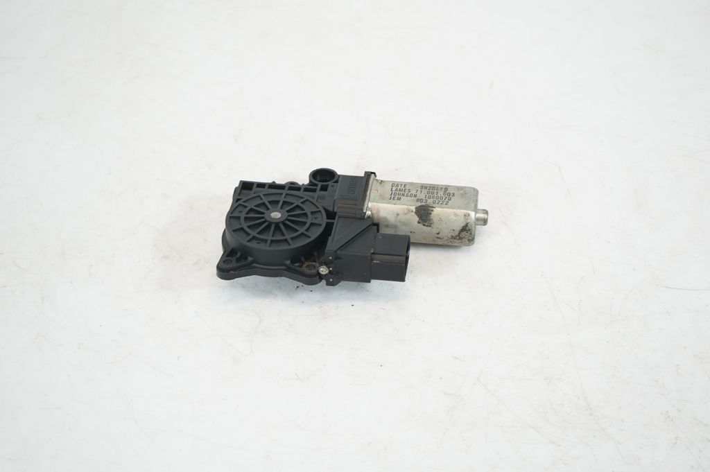 Rear door window regulator with motor (5)