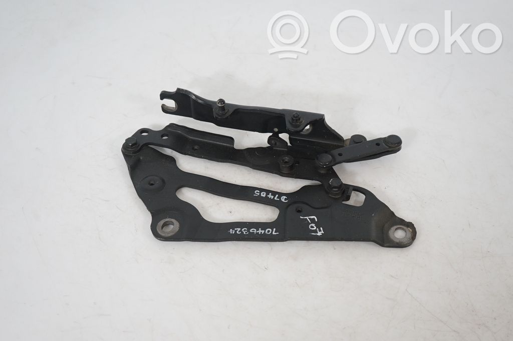 Engine bonnet/hood hinges (3)
