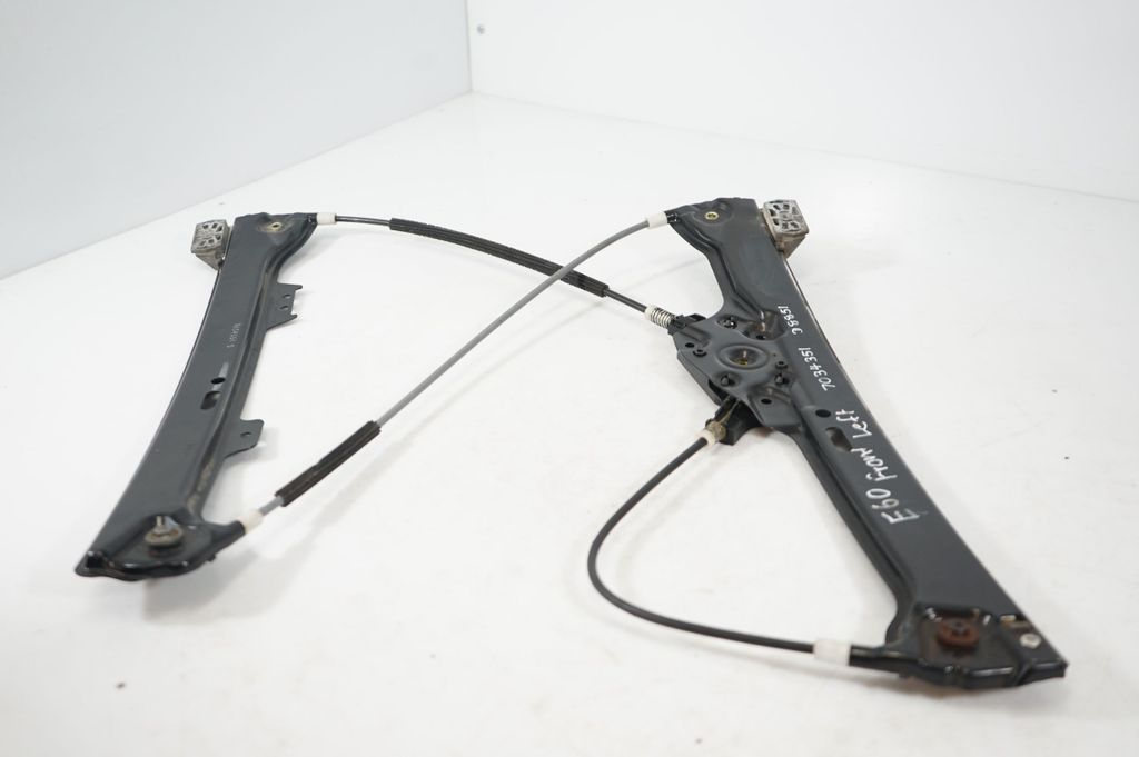 Front door window regulator with motor (8)