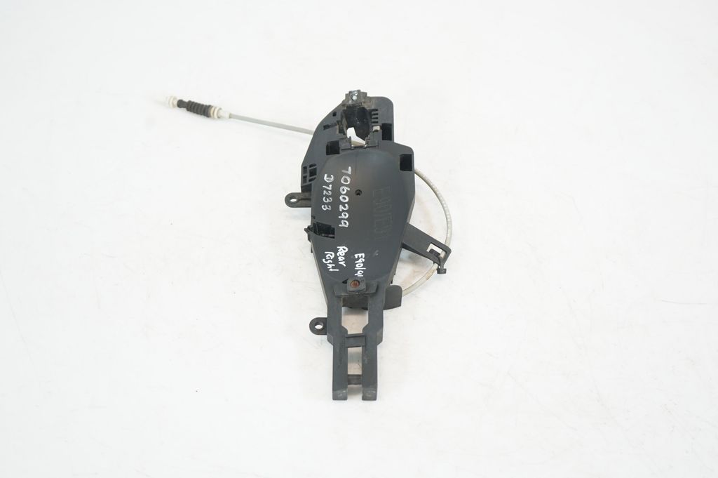 Rear door exterior handle/bracket (2)