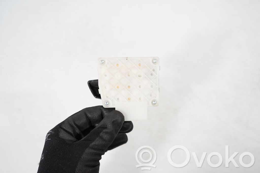 Seat control switch (7)