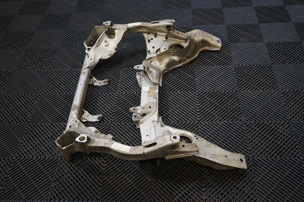 Front subframe (4)