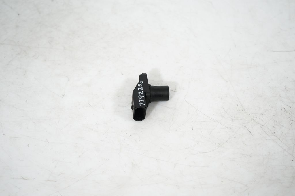 Camshaft position sensor (4)