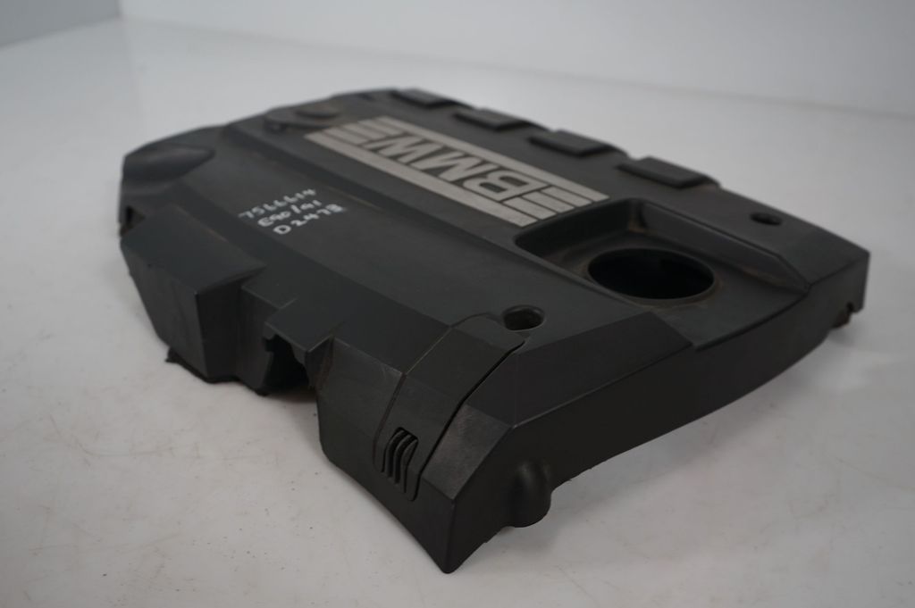 Engine cover (trim) (6)