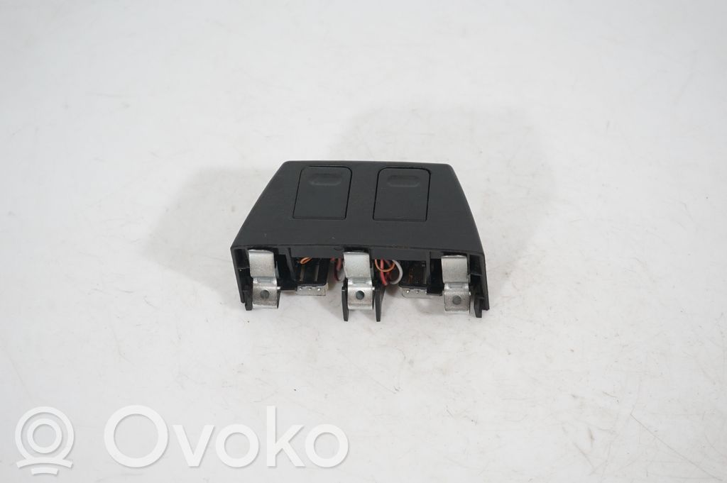 12 V Socket (rear) (3)
