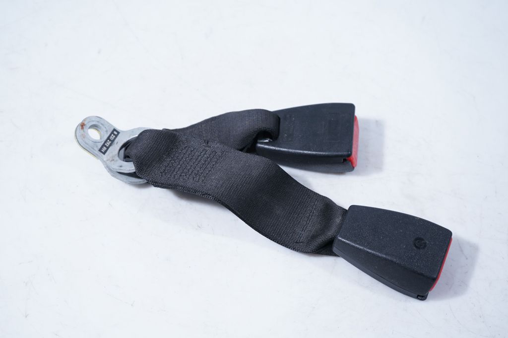 Rear seatbelt buckle (3)