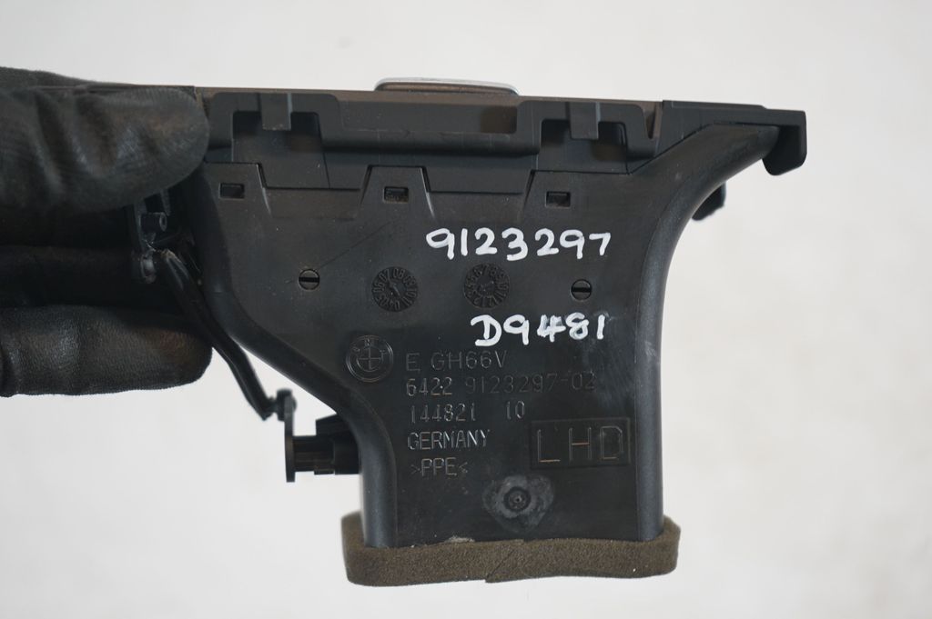 Dashboard side air vent grill/cover trim (8)