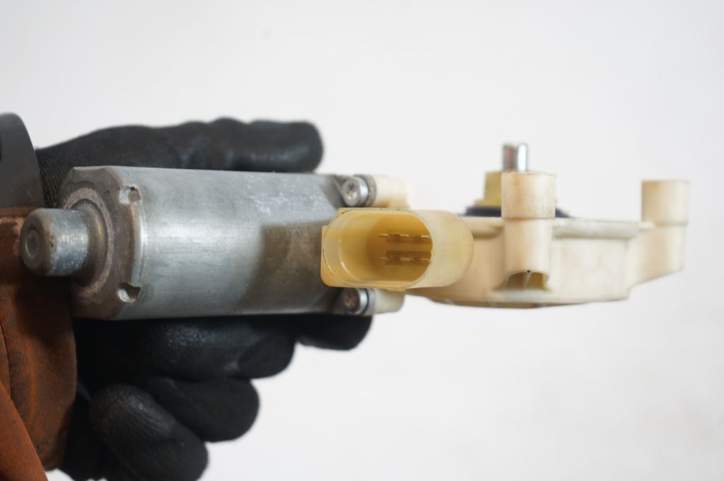 Front door window regulator with motor (6)