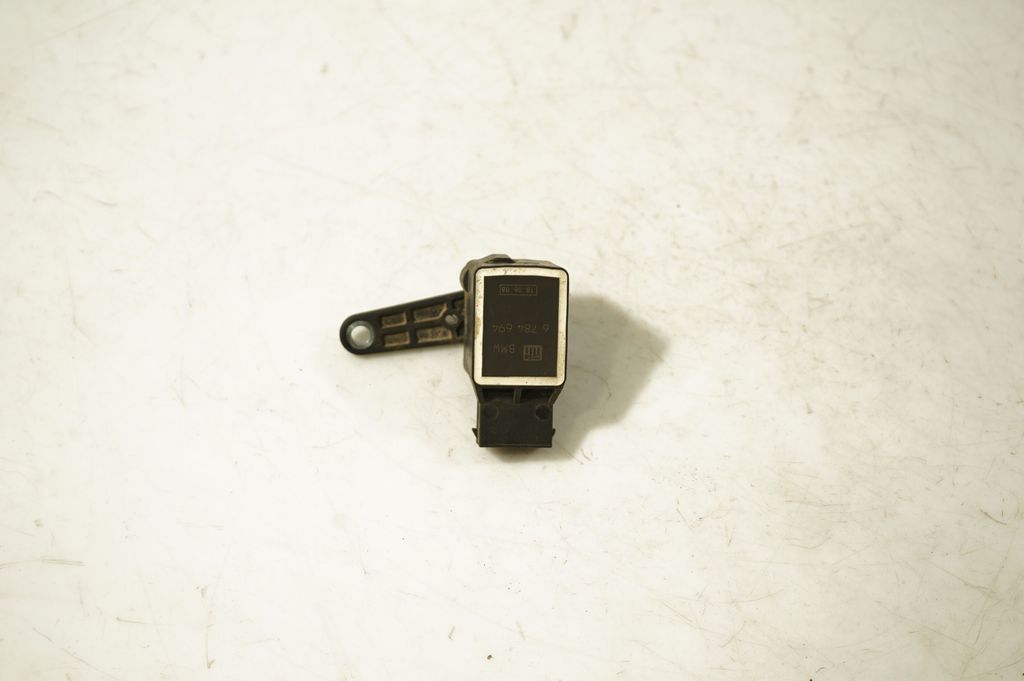Headlight/headlamp level sensor
