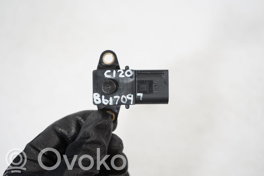 Air pressure sensor (8)