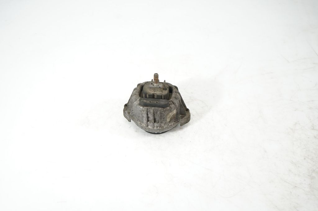 Engine mount bracket