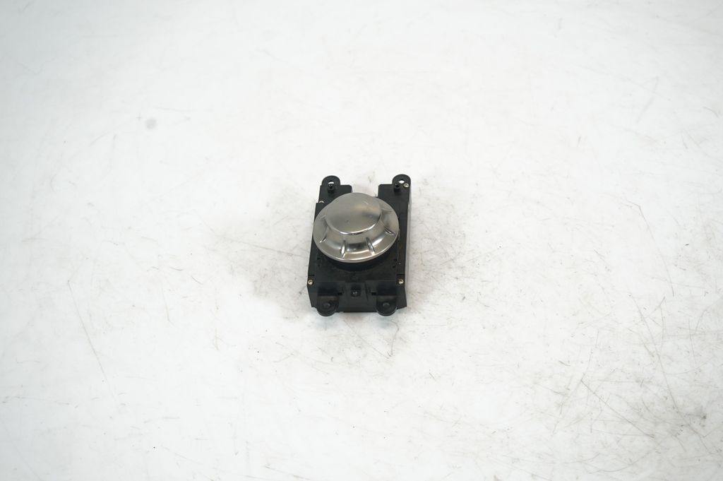 Multifunctional control switch/knob (3)