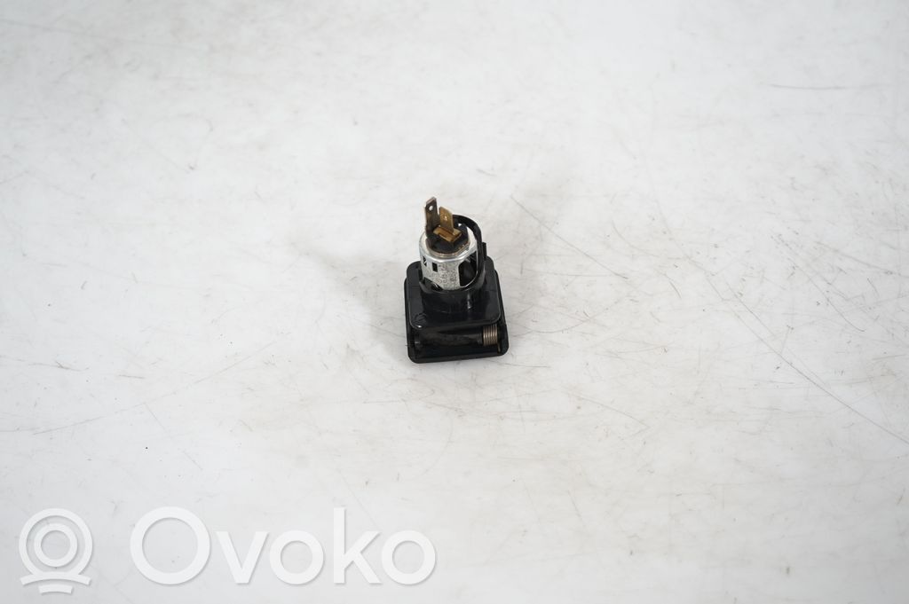 12 V Socket (rear) (5)