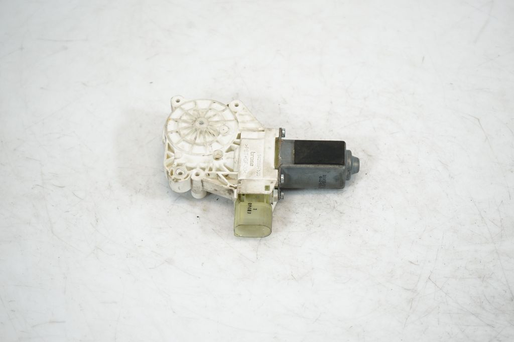 Front door window regulator motor (5)