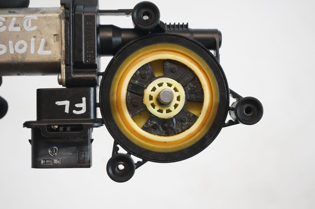 Front door window regulator with motor (7)