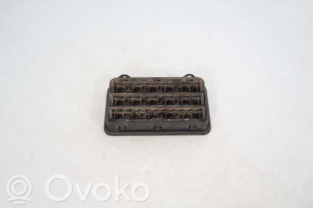 Quarter panel pressure vent (5)