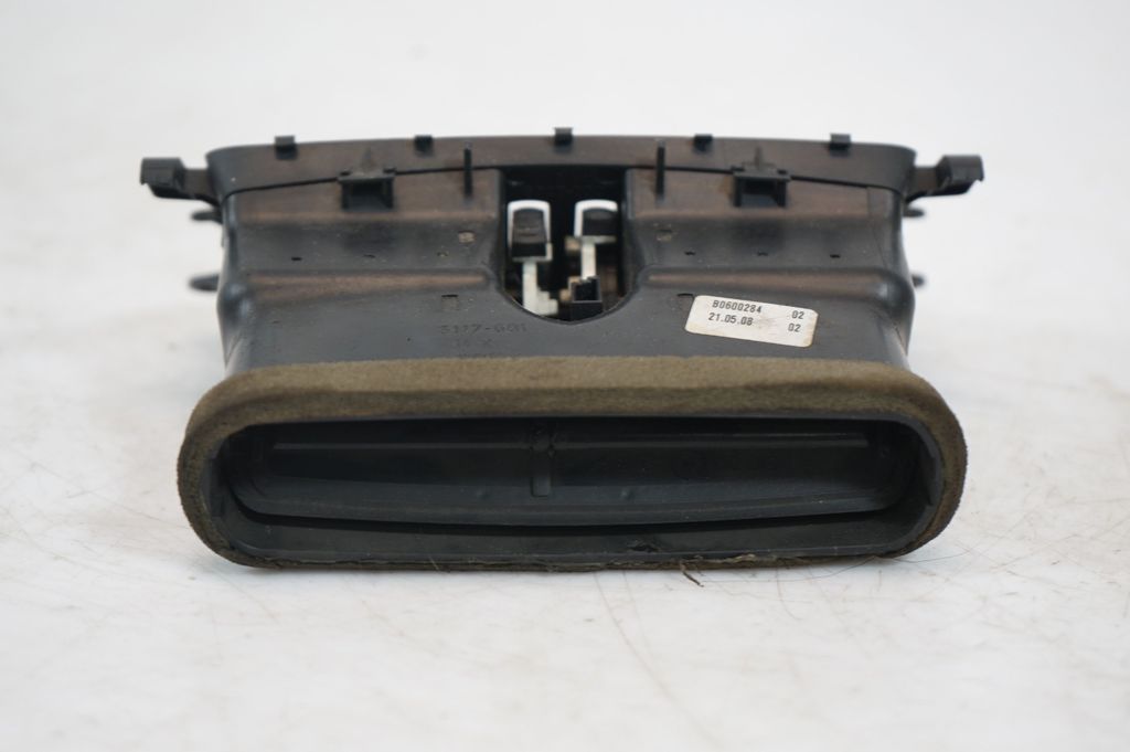 Rear air vent grill (7)