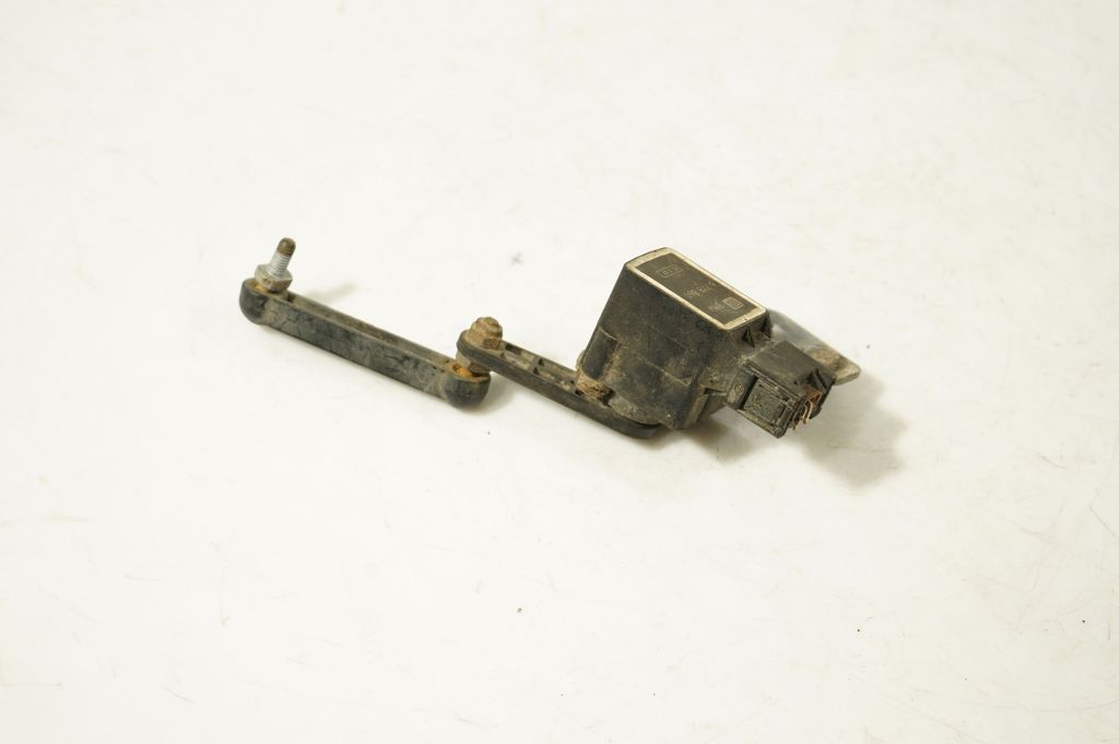 Headlight/headlamp level sensor
