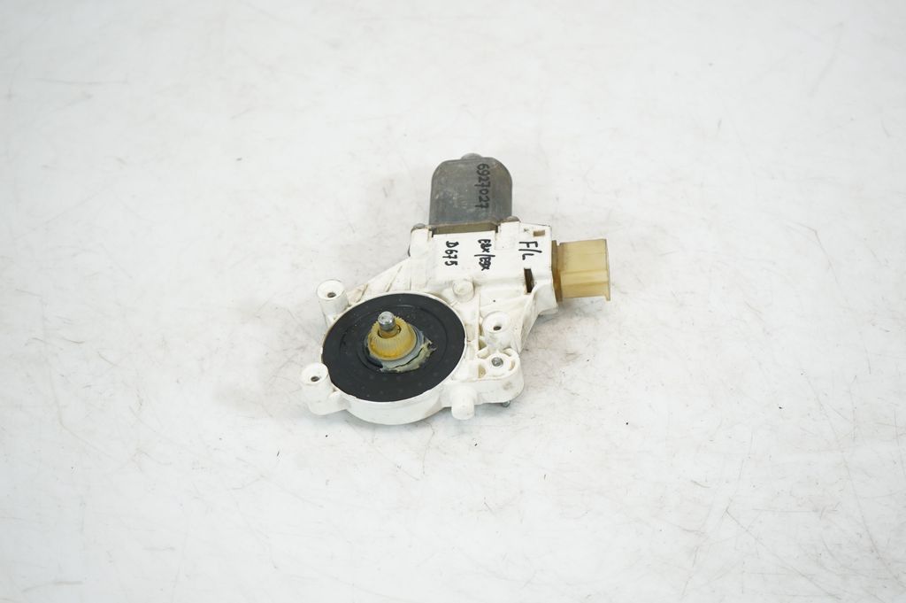 Front door window regulator with motor (2)