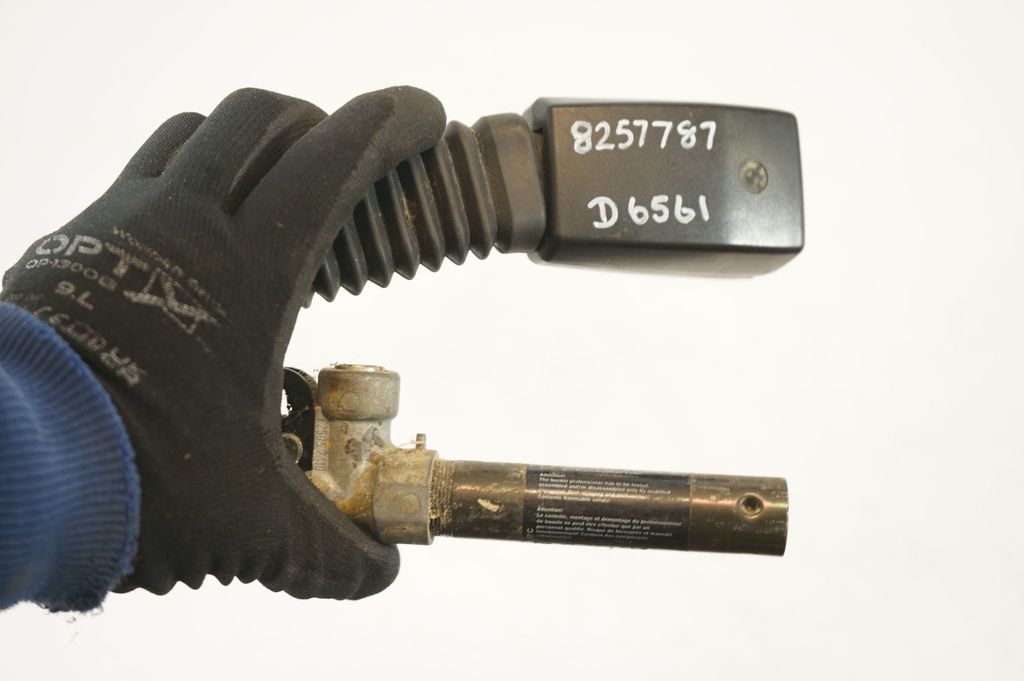 Front seatbelt buckle (8)