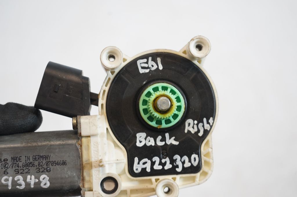 Rear door window regulator with motor (7)