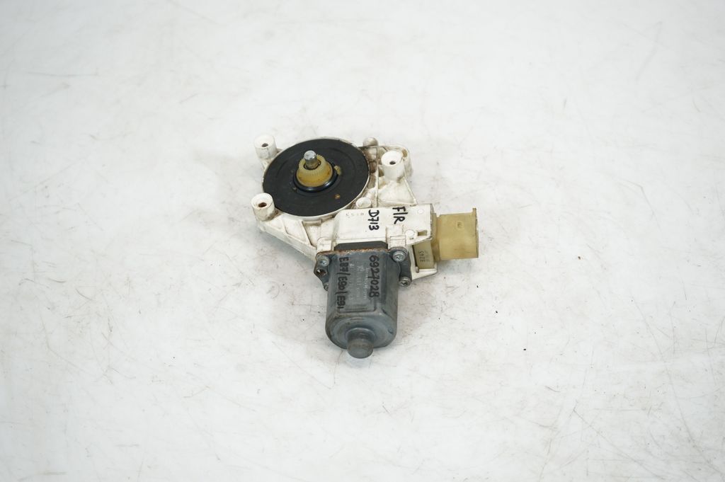 Front door window regulator with motor (2)