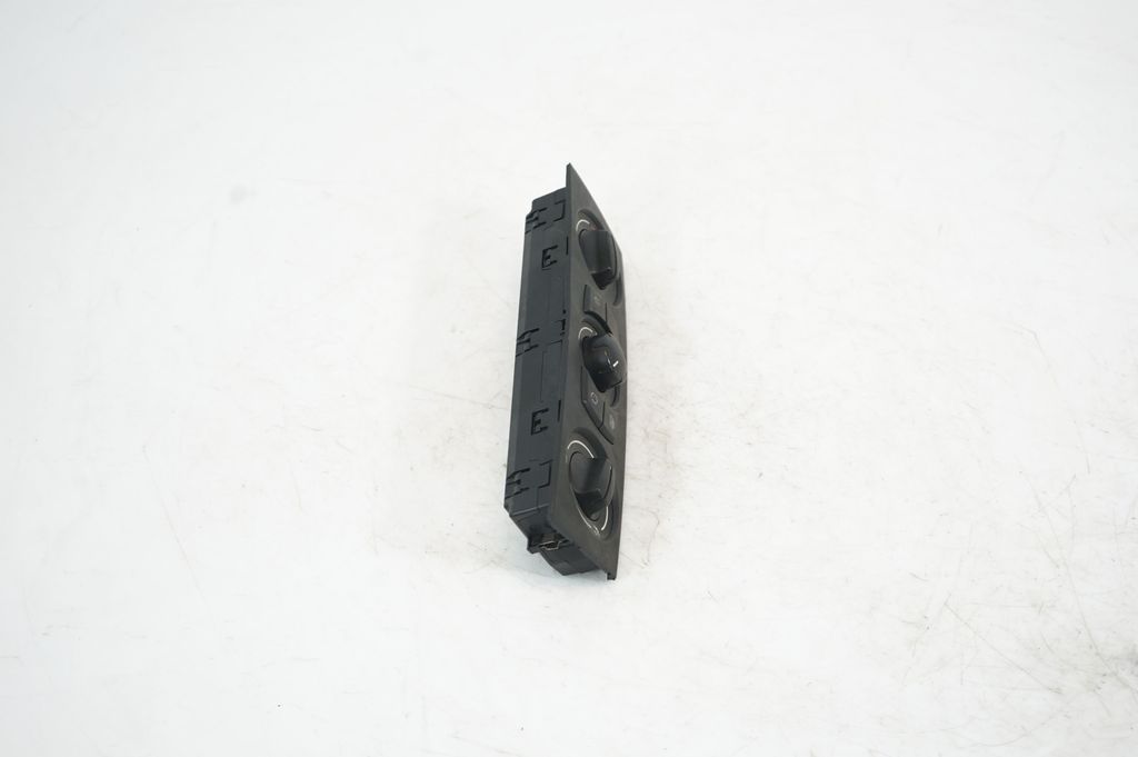 Climate control unit (4)