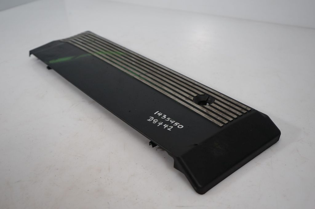 Engine cover (trim) (7)