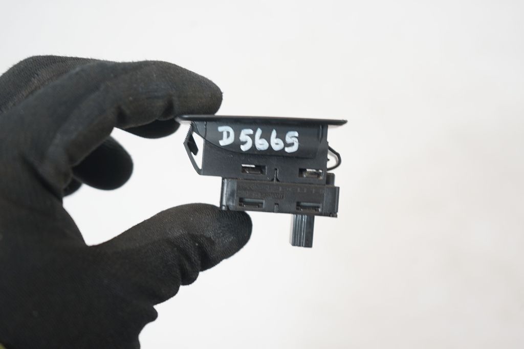 Electric window control switch (9)