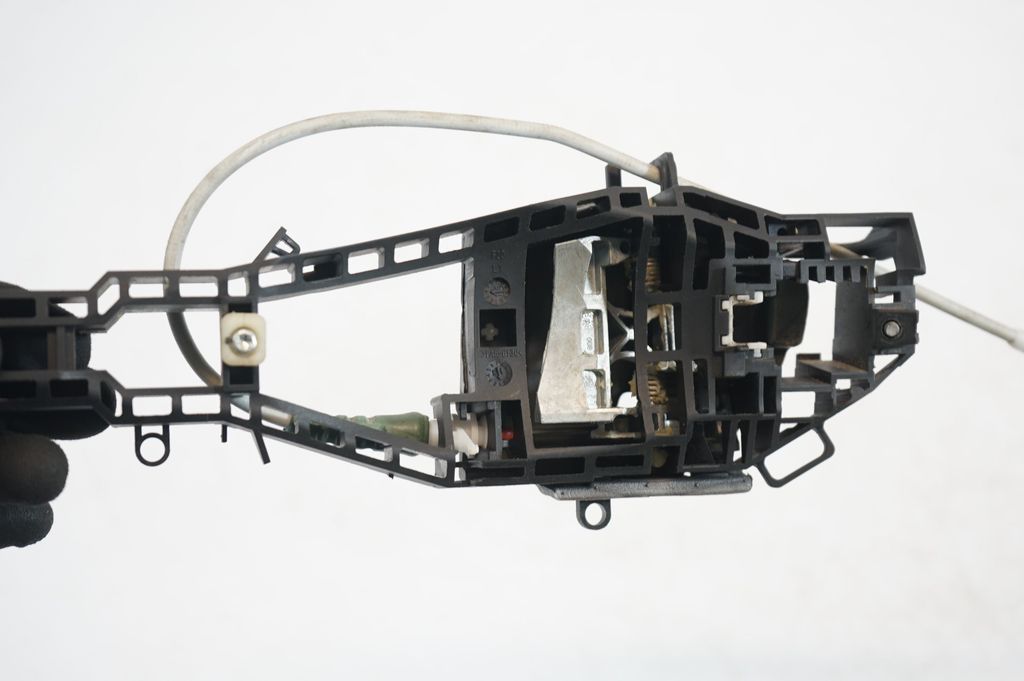 Rear door exterior handle/bracket (6)