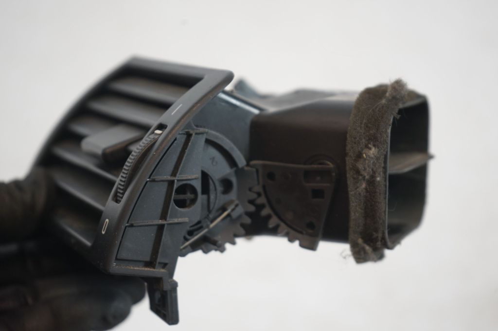 Dashboard side air vent grill/cover trim (6)