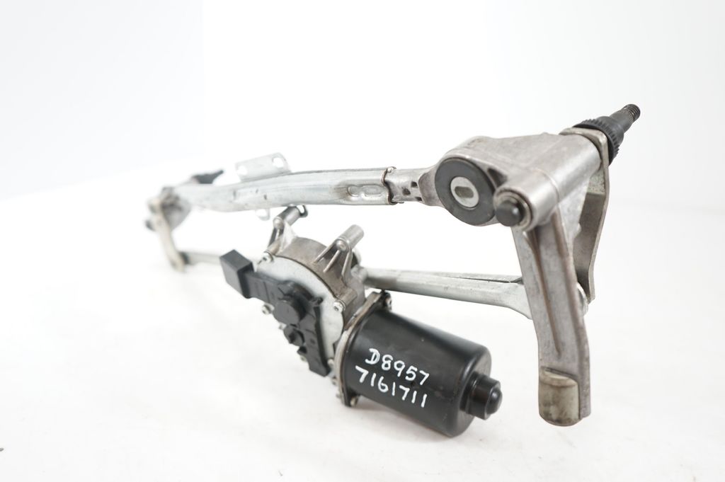 Front wiper linkage and motor (7)