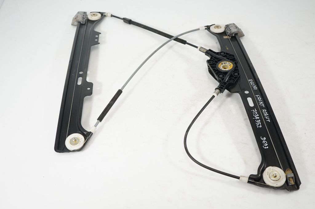 Front door window regulator with motor (2)