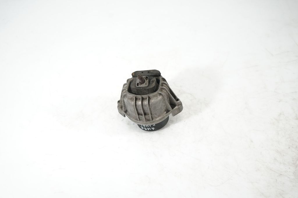 Engine mount bracket