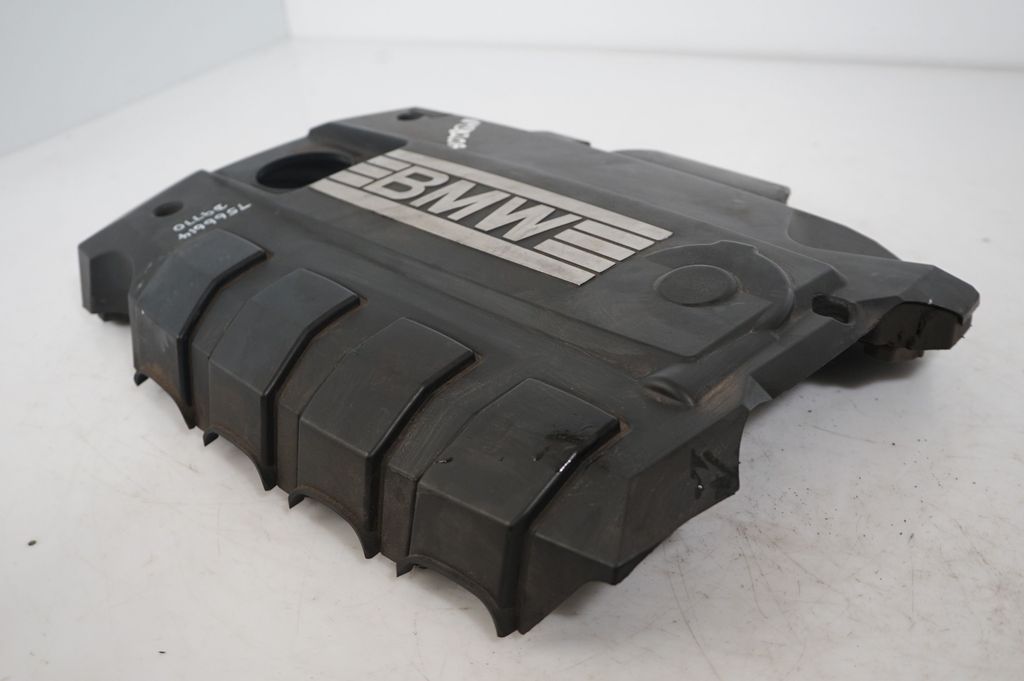 Engine cover (trim) (7)