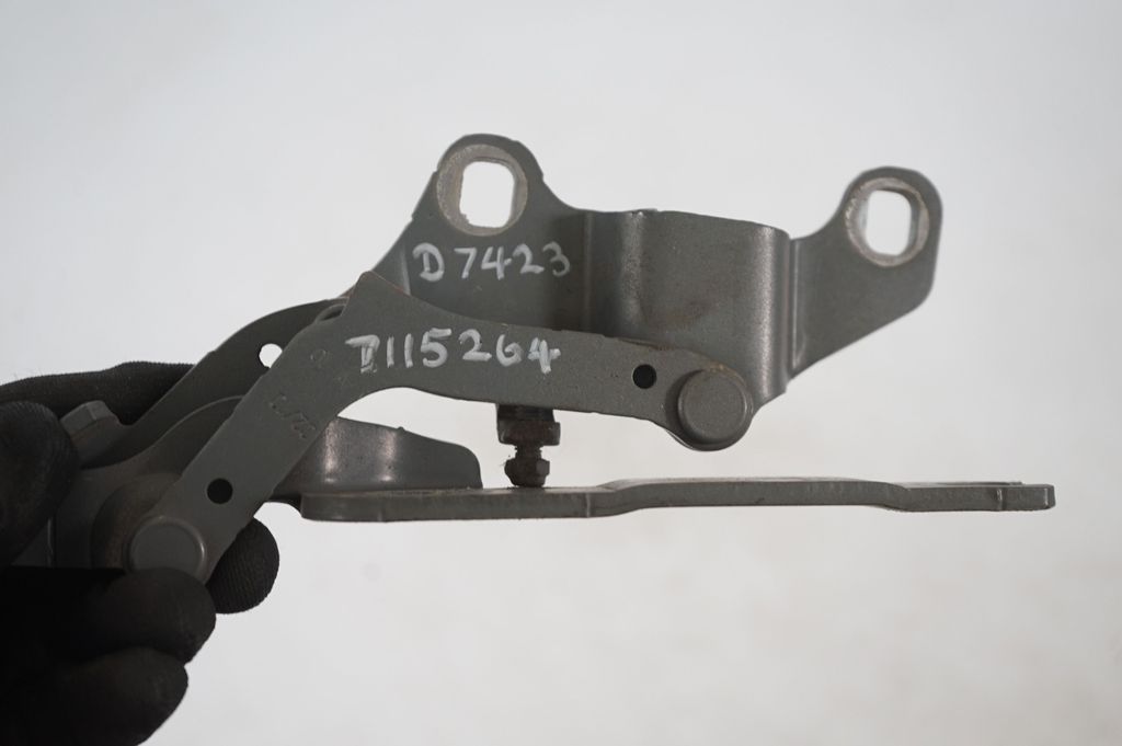 Engine bonnet/hood hinges (7)