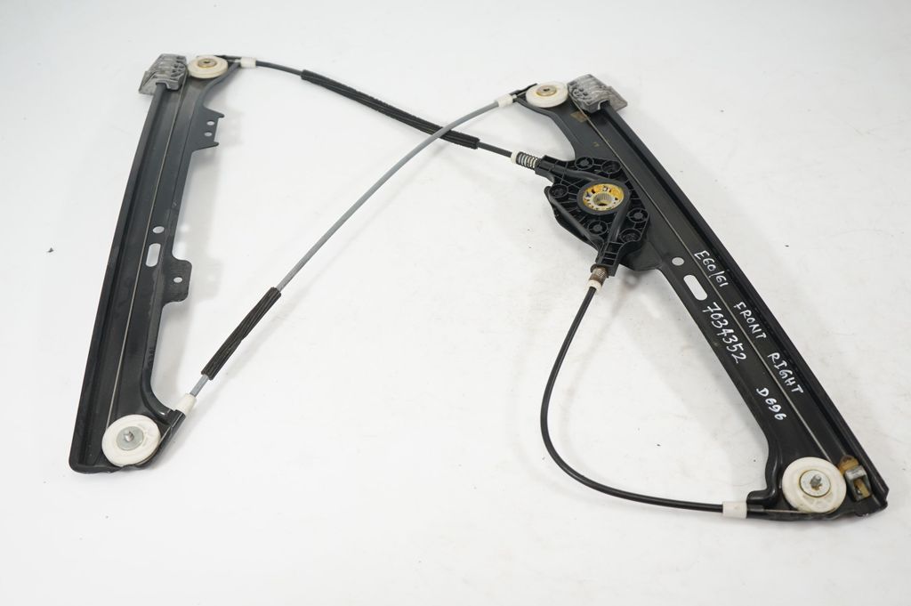 Front door window regulator with motor (2)