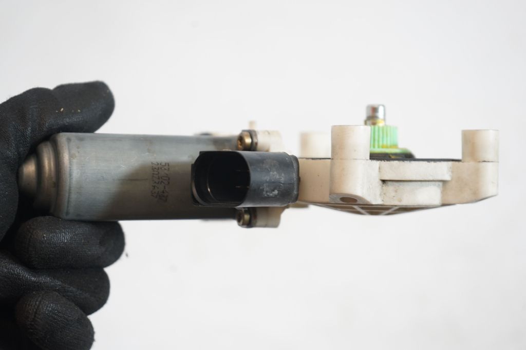 Front door window regulator with motor (6)