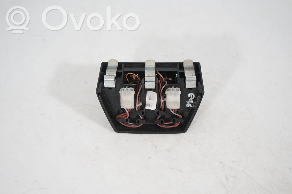 12 V Socket (rear) (5)