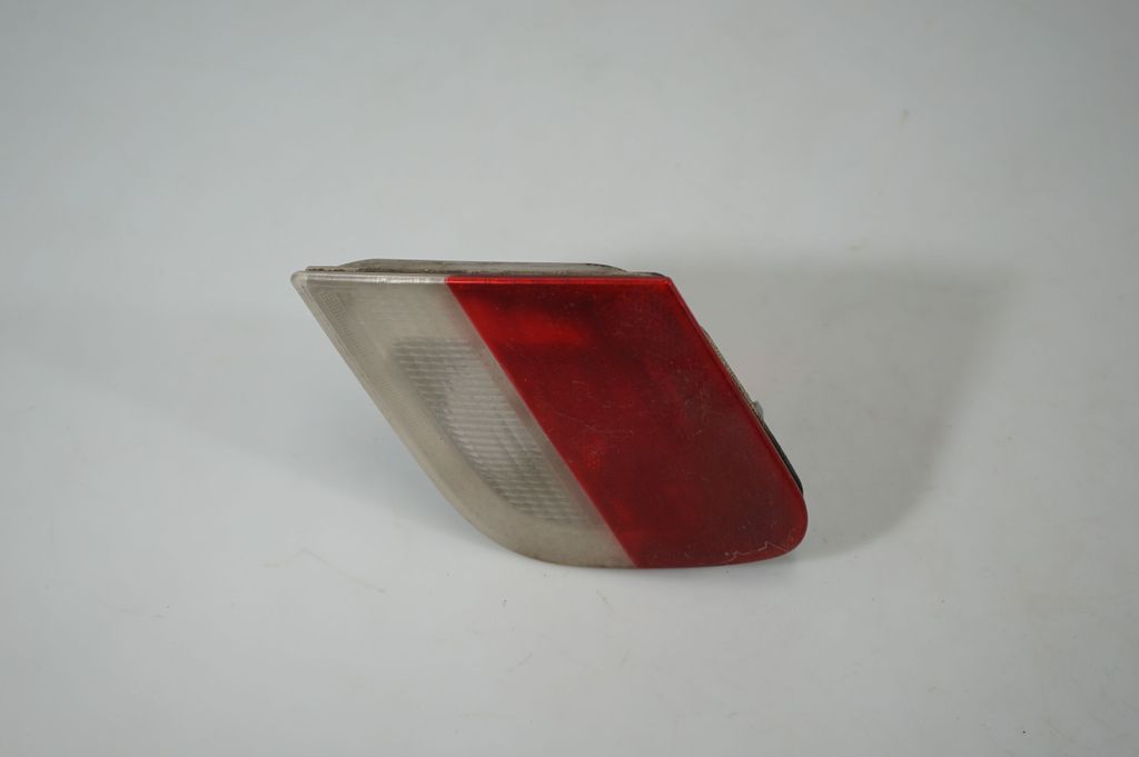 Tailgate rear/tail lights (3)